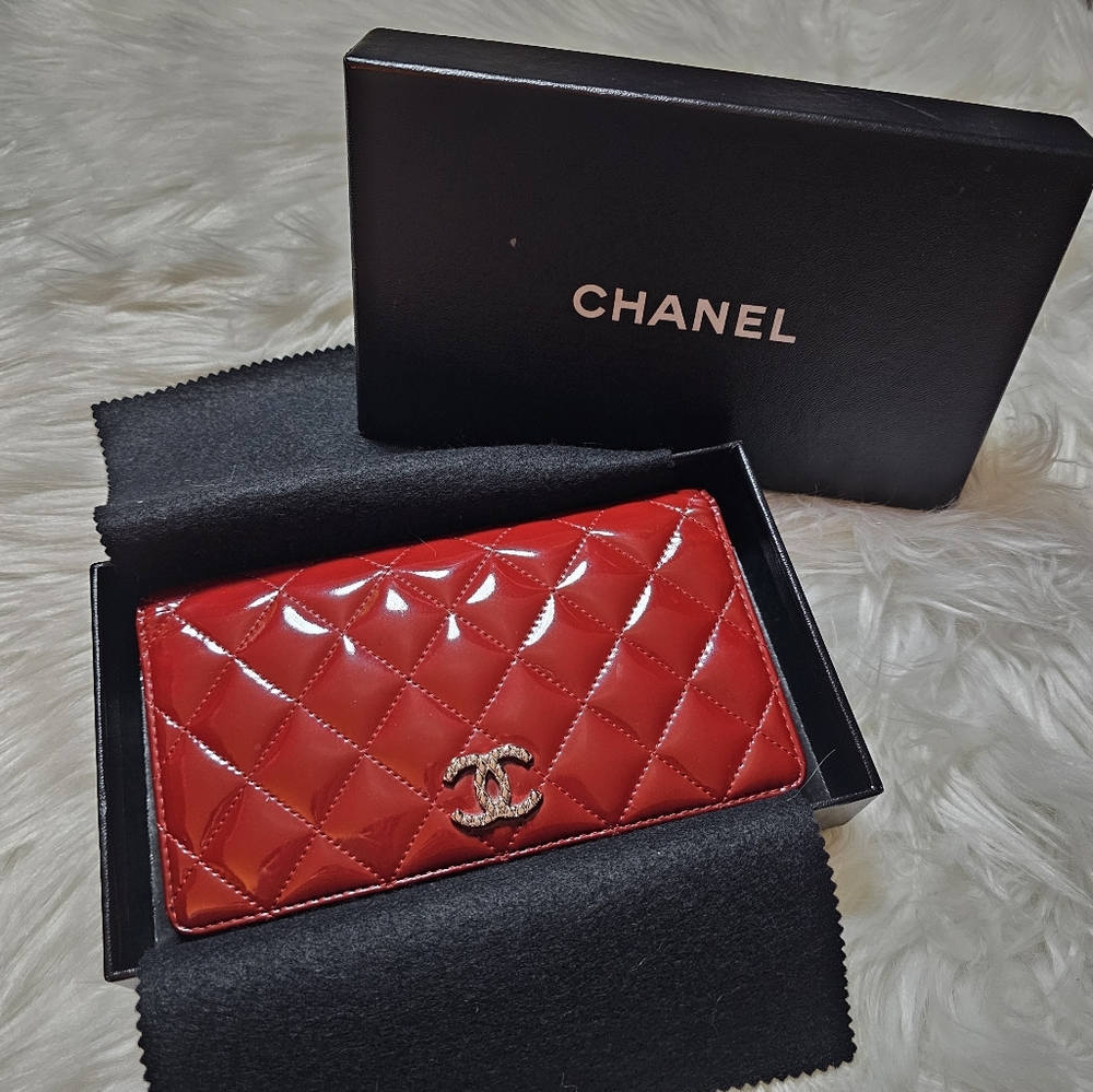 CHANEL Patent Quilted Brilliant Yen Red Wallet